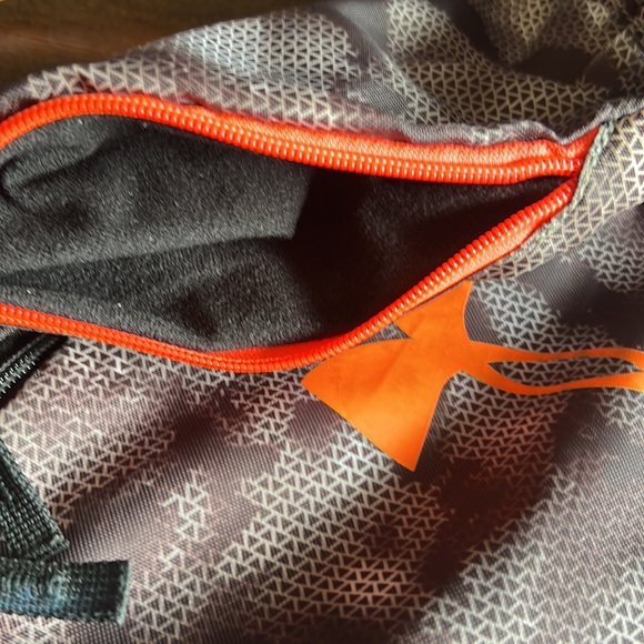 Unisex Under Armour sackpack. Lots of storage. Brown camouflage Great condition - Picture 7 of 11